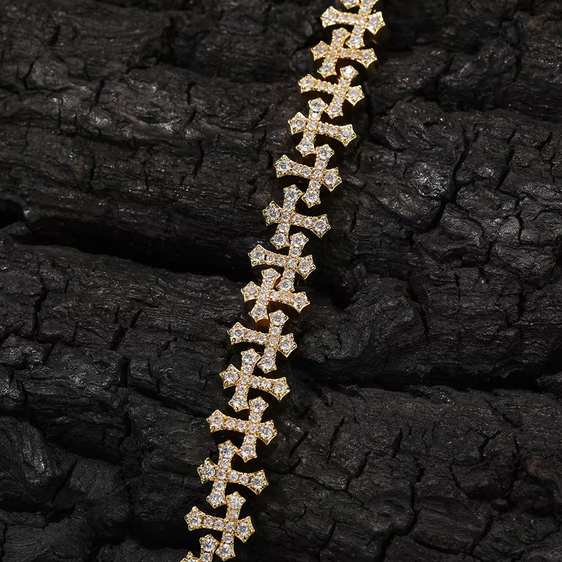 Gold Cross Link Bracelet detail view